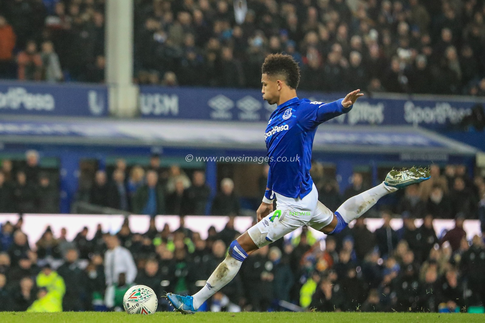 18th December 2019, Goodison Park, Liverpool, England; Carabao Cup, Everton v Leicester City : Mason Holgate (2) of Everton takes his penalty 

Credit: Mark Cosgrove/News Images