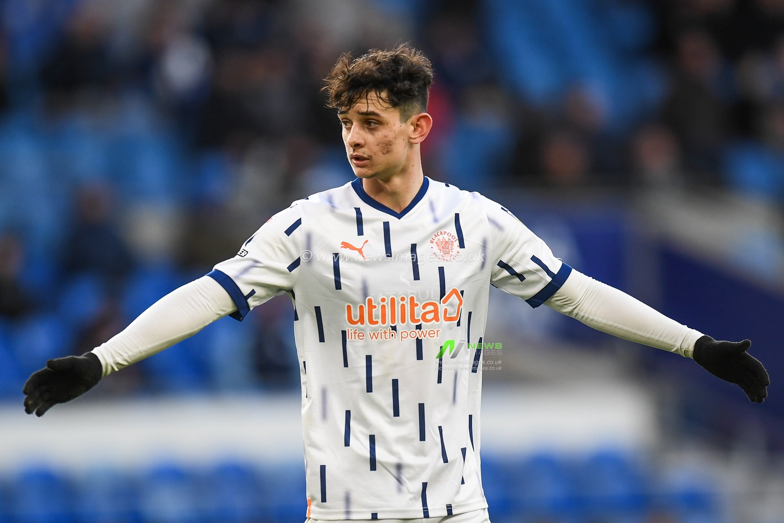 Charlie Patino #28 of Blackpool during the Sky Bet Championship match Cardiff City vs Blackpool at Cardiff City Stadium, Cardiff, United Kingdom, 17th December 2022

(Photo by Mike Jones/News Images)