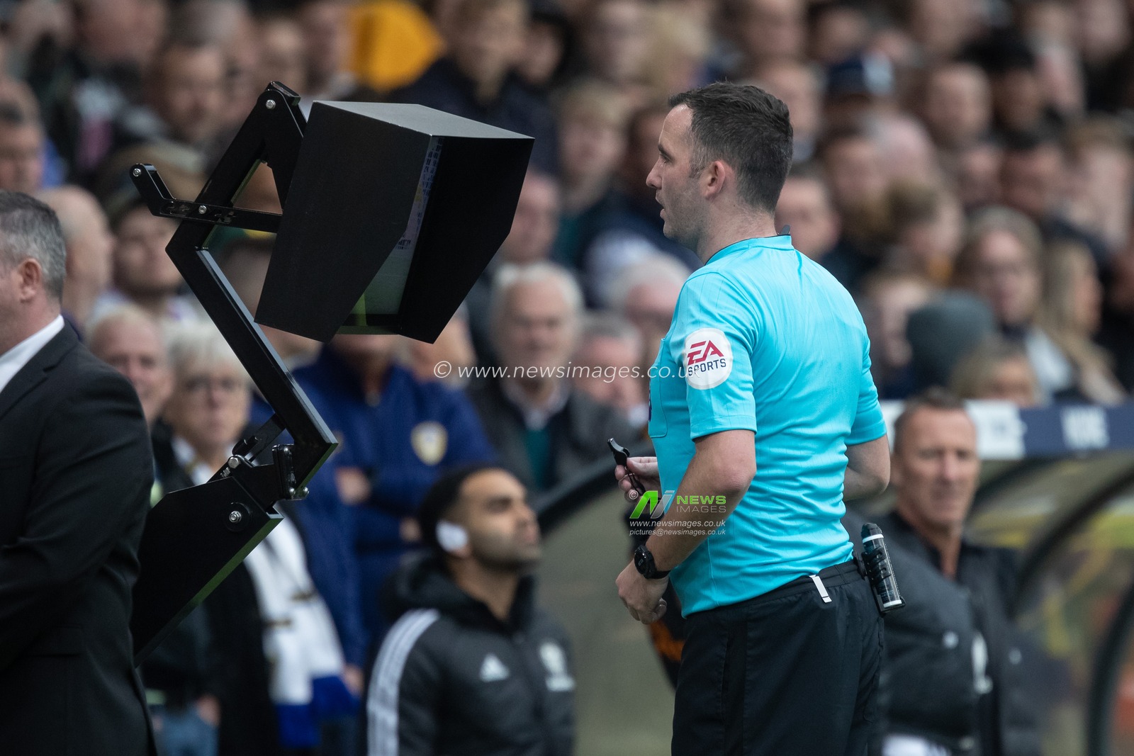 Referee Chris Kavanagh uses the VAR to make a decision on a penalty during the Premier League match Leeds United vs Arsenal at Elland Road, Leeds, United Kingdom, 16th October 2022

(Photo by James Heaton/News Images)