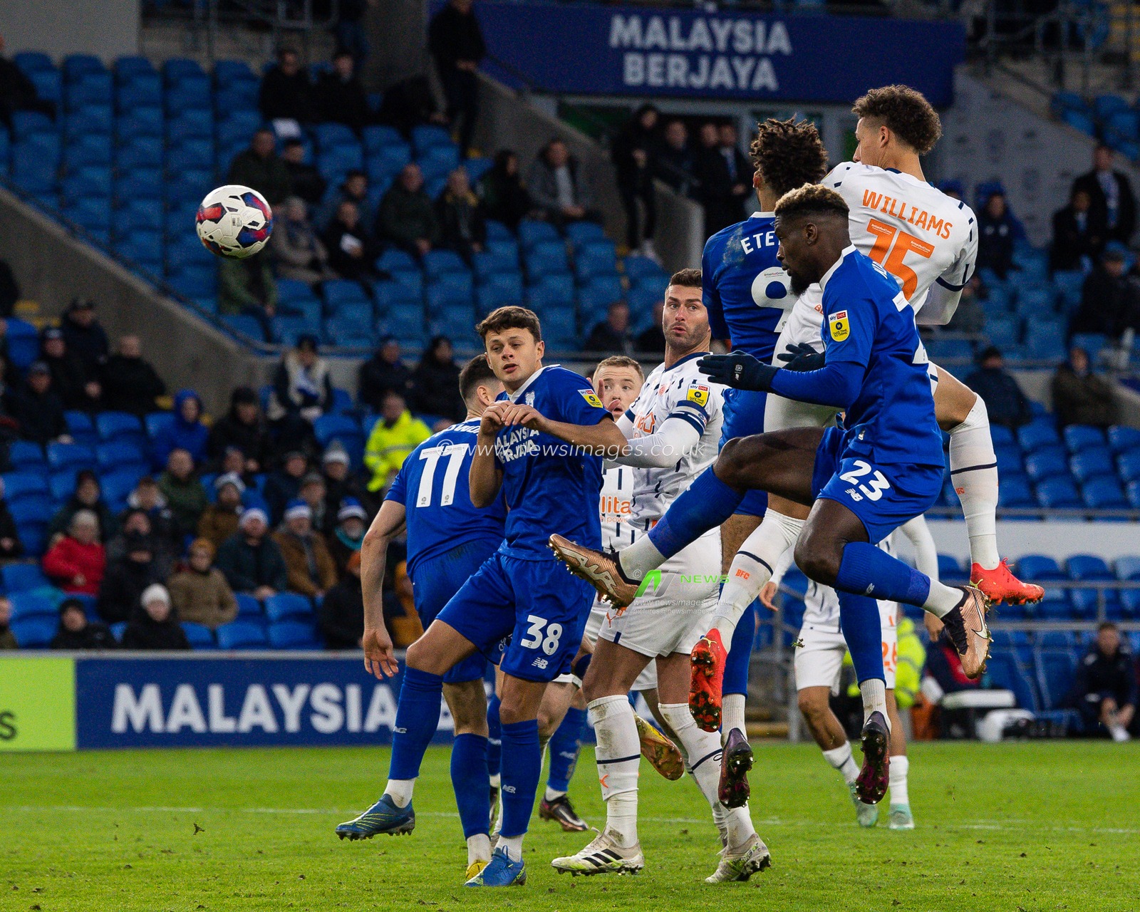 Rhys Williams #15 of Blackpool wins a header on goal during the Sky Bet Championship match Cardiff City vs Blackpool at Cardiff City Stadium, Cardiff, United Kingdom, 17th December 2022

(Photo by Craig Thomas/News Images)