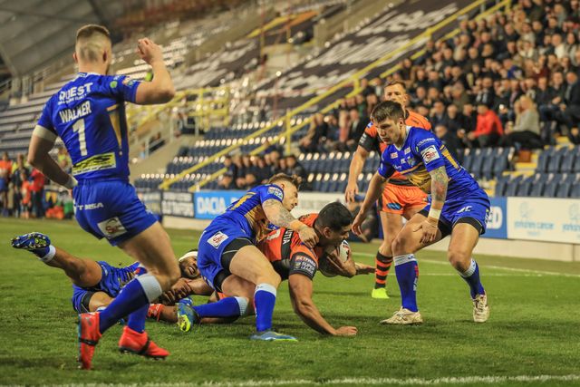 Betfred Super League round 8 Leeds Rhinos vs Castleford Tigers