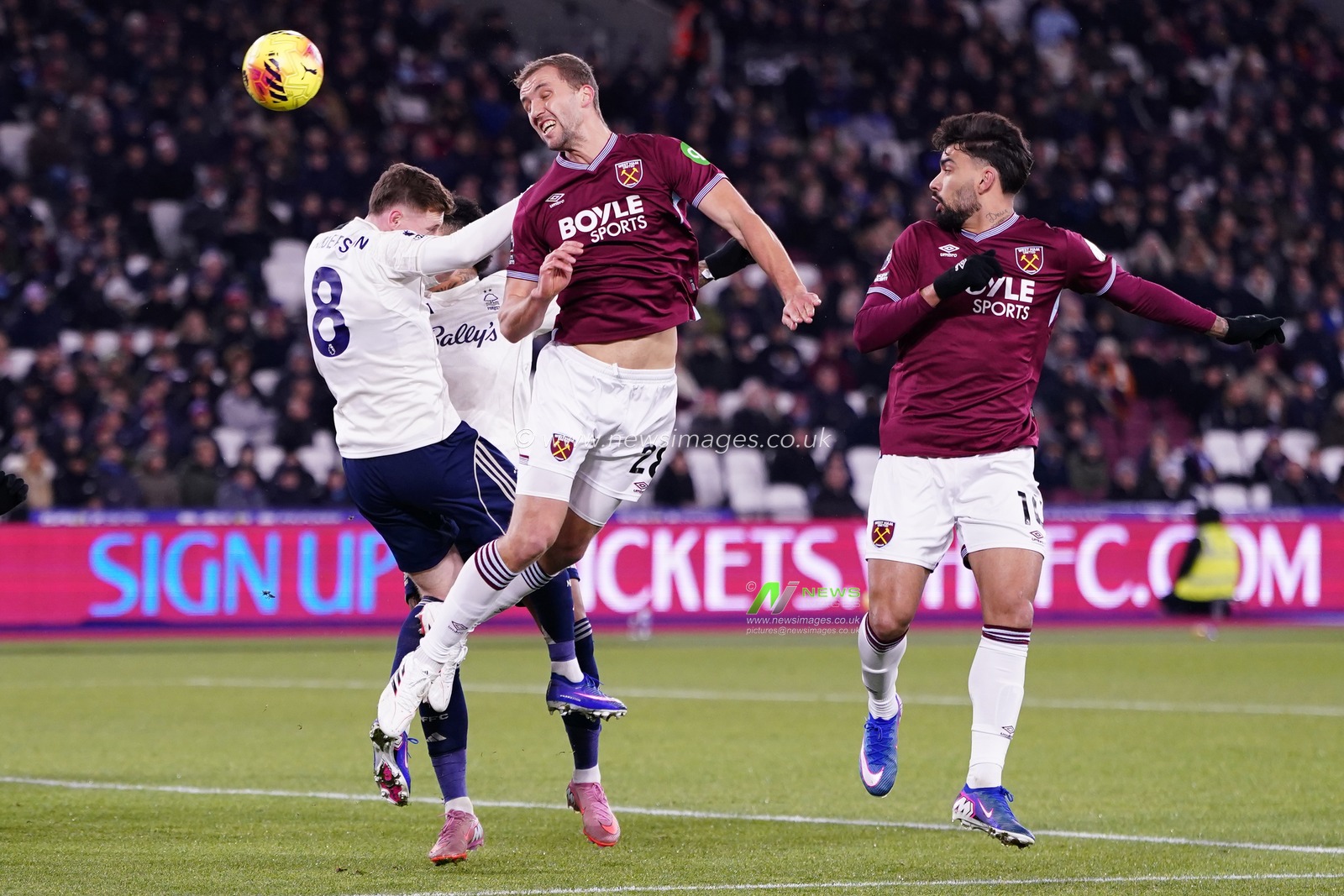 Tomas Soucek of West Ham United scores his teams first goal during the Premier League match West Ham United vs Nottingham Forest at London Stadium, London, United Kingdom, 6th January 2026

(Photo by Harvey Murphy/News Images)

*** GER AUT SUI OUT ***