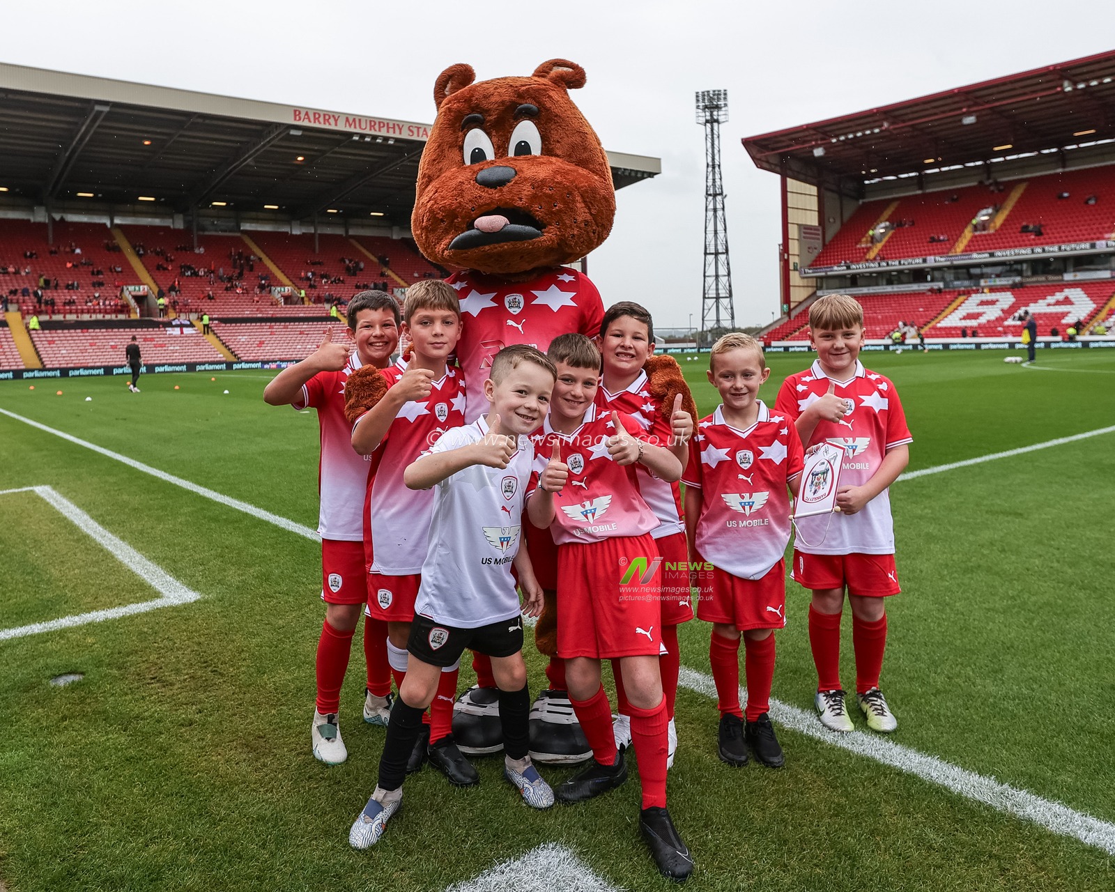 during the Sky Bet League 1 match Barnsley vs Blackpool at Oakwell, Barnsley, United Kingdom, 30th September 2023

(Photo by Mark Cosgrove/News Images)