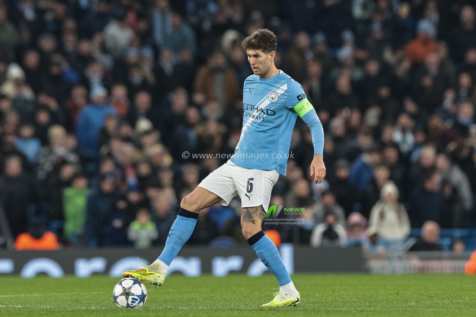 John Stones of Manchester City with the ball during the UEFA Champions League Matchday 5 of 8 Manchester City v Bayer 04 Leverkusen at City of Manchester Stadium, Manchester, United Kingdom, 25th November 2025

(Photo by Mark Cosgrove/News Images)

*** GER AUT SUI OUT ***