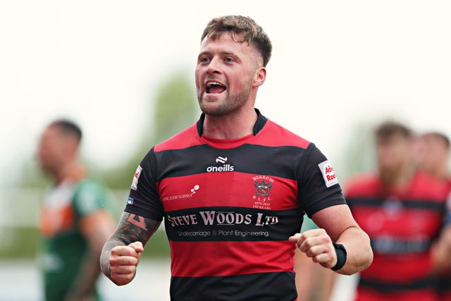 Ryan Johnston of Barrow Raiders applauds the fans after  the Betfred Championship match Hunslet RLFC vs Barrow Raiders at South Leeds Stadium, Leeds, United Kingdom, 22nd June 2025

(Photo by Sam Eaden/News Images)