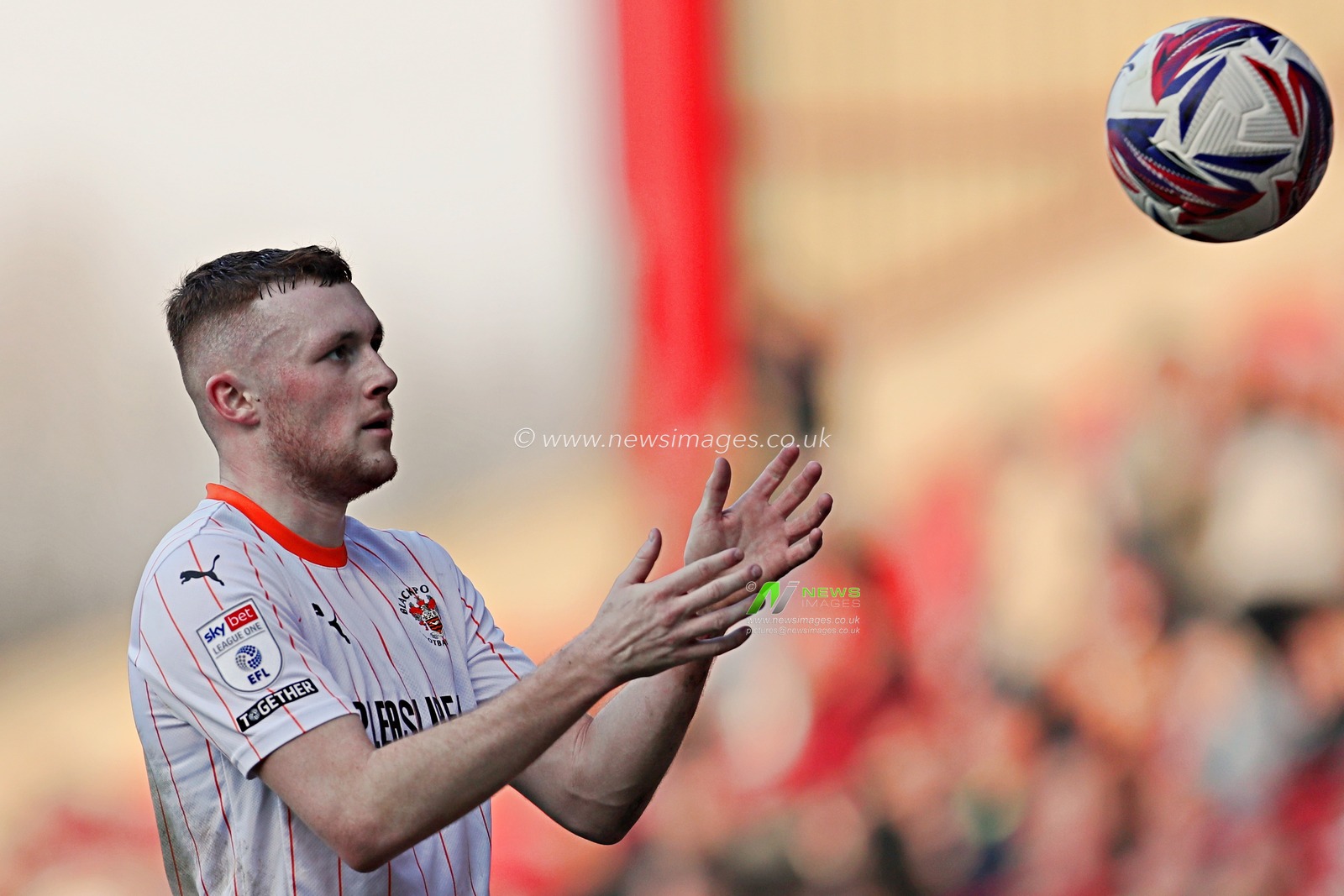 Sonny Carey of Blackpool F.C. gets thrown the ball during the Sky Bet League 1 match Barnsley vs Blackpool at Oakwell, Barnsley, United Kingdom, 8th March 2025

(Photo by Sam Eaden/News Images)