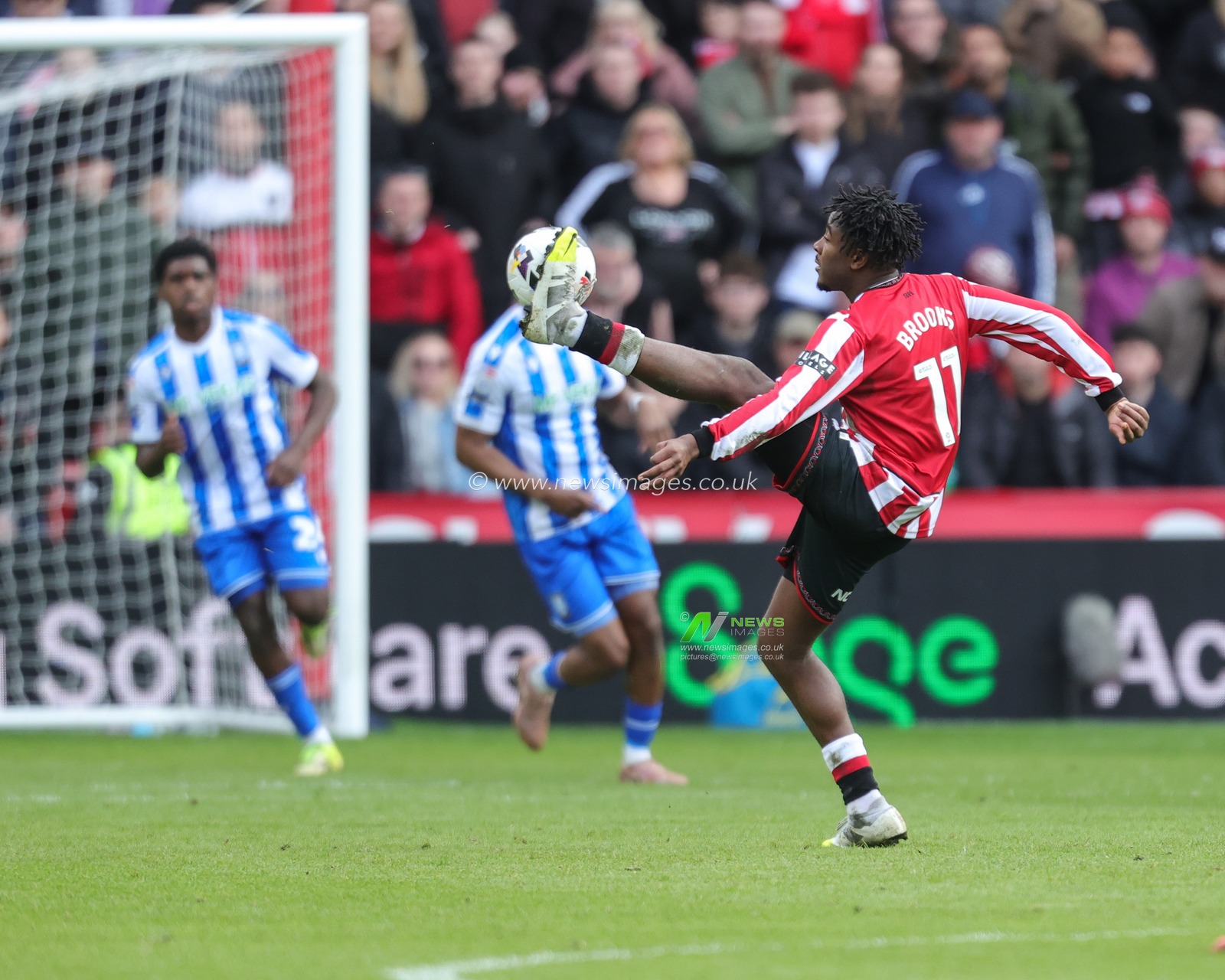 Andre Brooks of Sheffield United controls the ball during the Sky Bet Championship match Sheffield United vs Sheffield Wednesday at Bramall Lane, Sheffield, United Kingdom on 22 February 2026

(Photo by Richard Bierton/News Images)