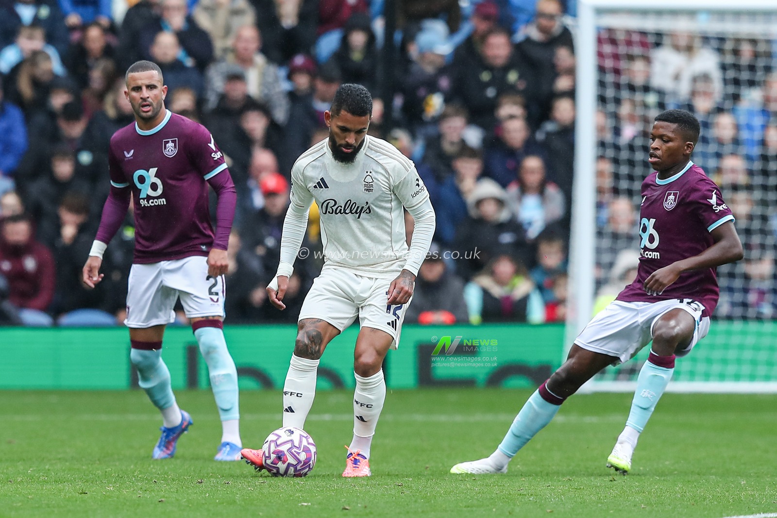 Douglas Luiz of Nottingham Forest passes the ball forward during the Premier League match Burnley vs Nottingham Forest at Turf Moor, Burnley, United Kingdom, 20th September 2025

(Photo by Jorge Horsted/News Images)