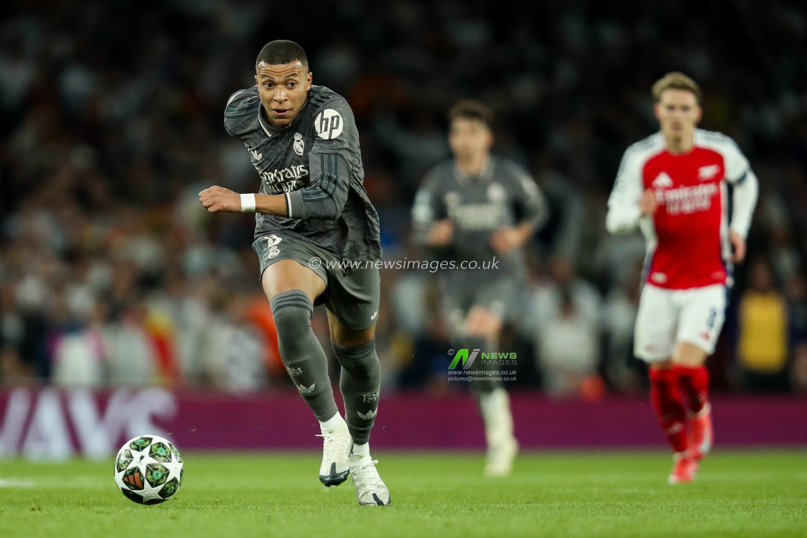 Kylian MbappÃ© of Real Madrid breaks with the ball during the UEFA Champions League Quarter-finals match Arsenal vs Real Madrid at Emirates Stadium, London, United Kingdom, 8th April 2025

(Photo by Izzy Poles/News Images)