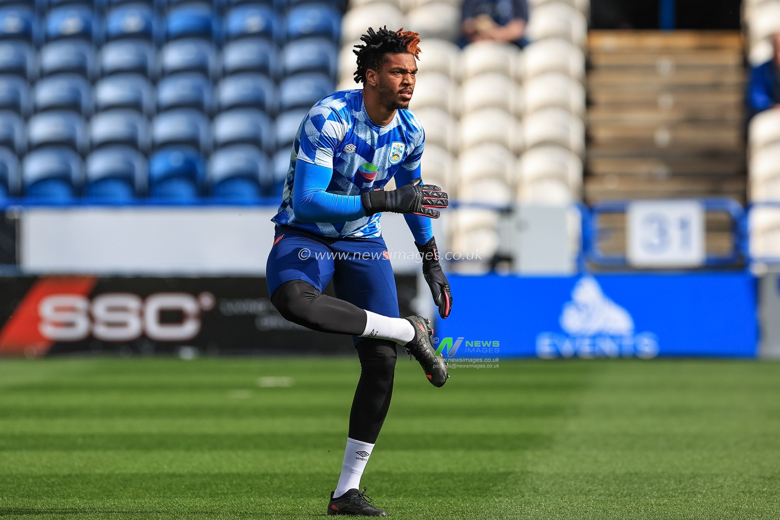 Jamal Blackman #18 of Huddersfield Town during the pre-game warmup