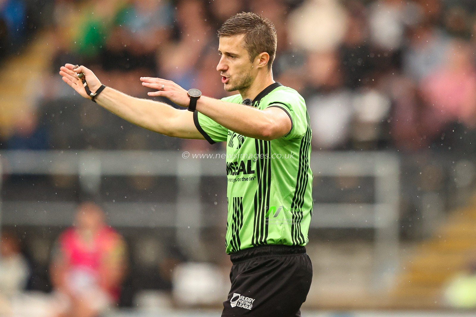 Referee Chris Kendall during the Betfred Super League round 25 match Hull FC vs Warrington Wolves at MKM Stadium, Hull, United Kingdom on 29 August 2026

(Photo by Alfie Cosgrove/News Images)