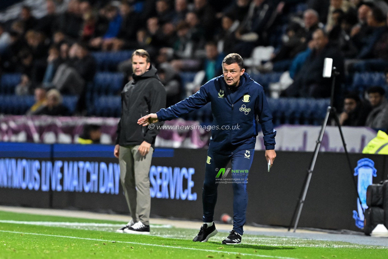 Paul Heckingbottom manager of Preston North End instructs during the Sky Bet Championship match Preston North End vs Watford at Deepdale, Preston, United Kingdom, 2nd October 2024

(Photo by Cody Froggatt/News Images)