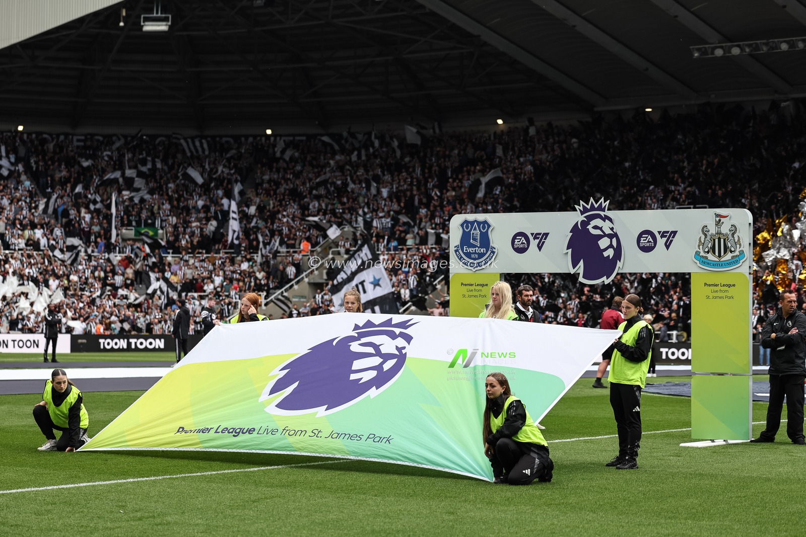 A Premier League flag is held for the players arrival during the Premier League match Newcastle United vs Everton at St. James's Park, Newcastle, United Kingdom, 25th May 2025

(Photo by Mark Cosgrove/News Images)