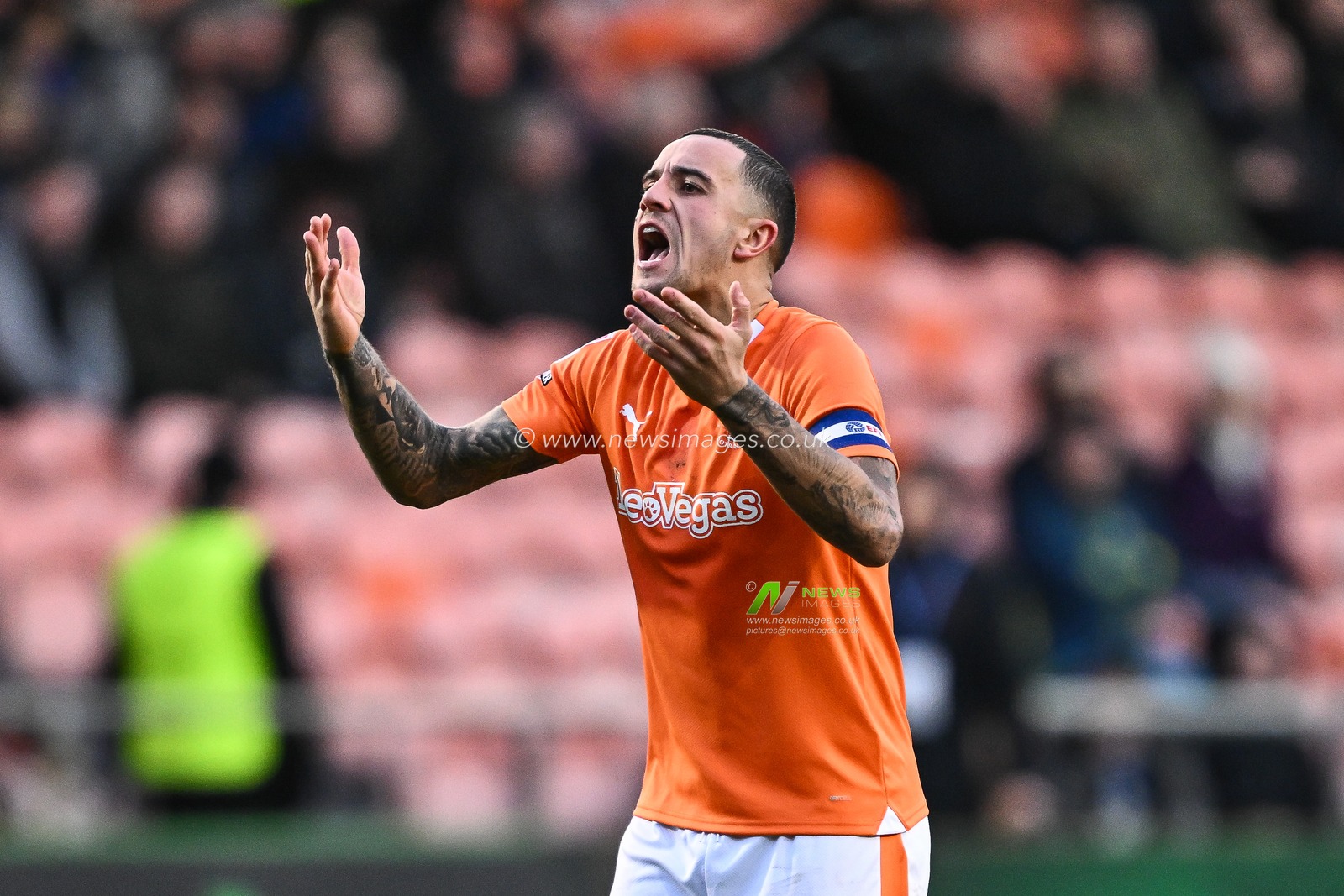 Oliver Norburn of Blackpool encourages the fans during the Sky Bet League 1 match Blackpool vs Charlton Athletic at Bloomfield Road, Blackpool, United Kingdom, 27th January 2024

(Photo by Craig Thomas/News Images)