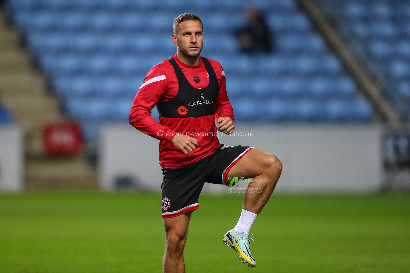 Billy Sharp #10 of Sheffield United during the pre-game warm up ahead of the Sky Bet Championship match Coventry City vs Sheffield United at Coventry Building Society Arena, Coventry, United Kingdom, 19th October 2022

(Photo by Gareth Evans/News Images)