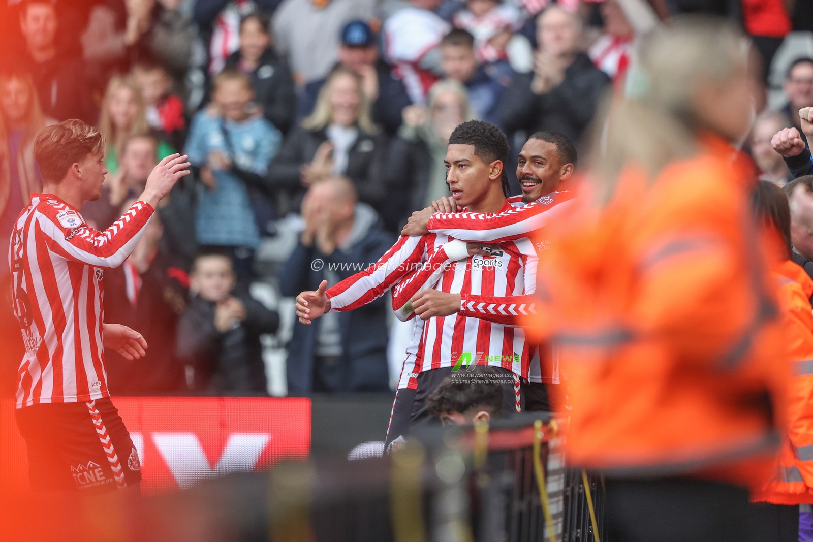 Jobe Bellingham of Sunderland celebrates his goal to make it 1-0 during the Sky Bet Championship match Sunderland vs Oxford United at Stadium Of Light, Sunderland, United Kingdom, 26th October 2024

(Photo by Alfie Cosgrove/News Images)