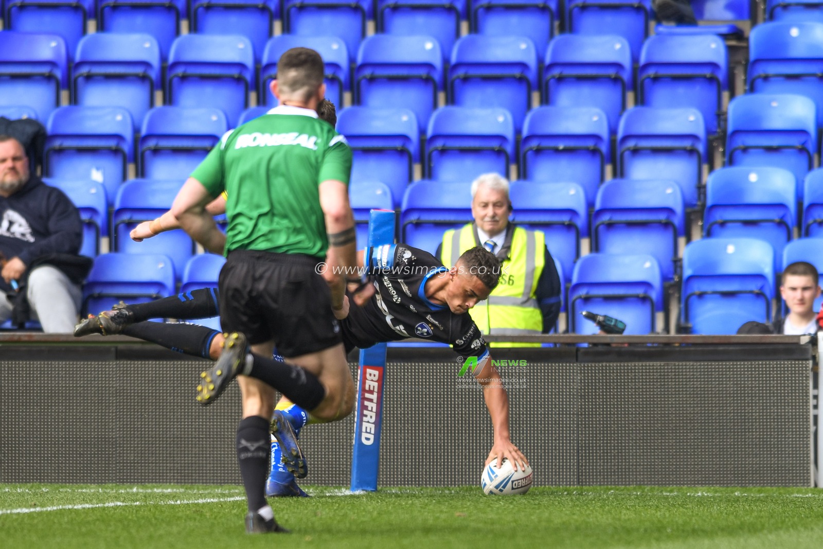 Corey Hall #30 of Wakefield Trinity goes over for a try to make it 12-16