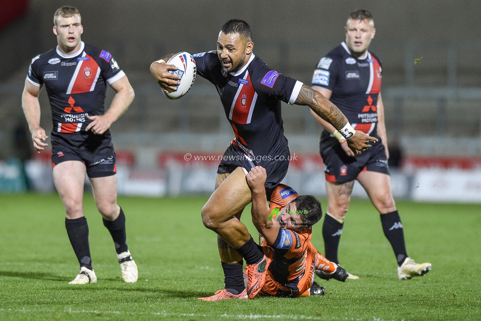 26th September 2019 ,  AJ Bell Stadium, Salford, England;  Betfred Super League Rugby, Round Eliminator 2, Salford Red Devils vs Castleford Tigers ; Krisnan Inu charges through the Castleford Tigers defence late in the victory.

Credit: Dean Williams/News Images