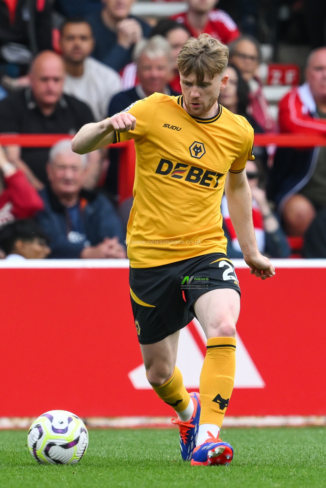 Tommy Doyle of Wolverhampton Wanderers in action during the Premier League match Nottingham Forest vs Wolverhampton Wanderers at City Ground, Nottingham, United Kingdom, 31st August 2024

(Photo by Craig Thomas/News Images)