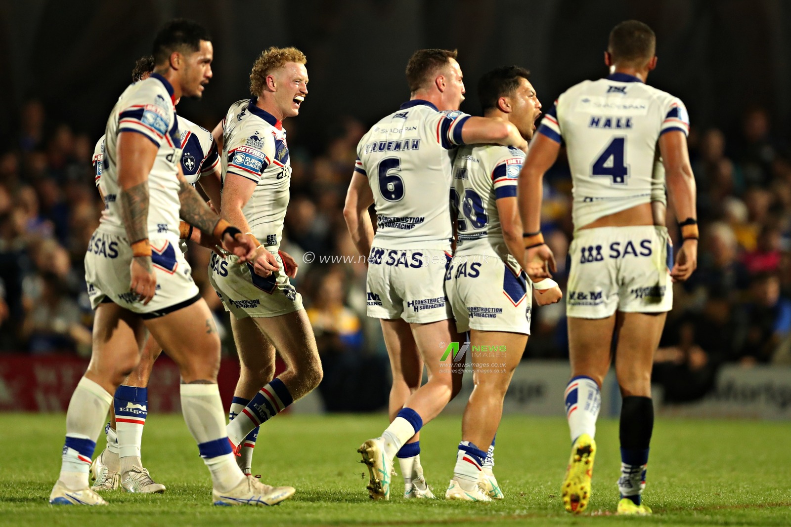 Mason Lino of Wakefield Trinity celebrates scoring a drop goal and winning the game for Wakefield during the Betfred Super League round 20 match Wakefield Trinity vs Leeds Rhinos at DIY Kitchens Stadium, Wakefield, United Kingdom, 24th July 2025

(Photo by Sam Eaden/News Images)