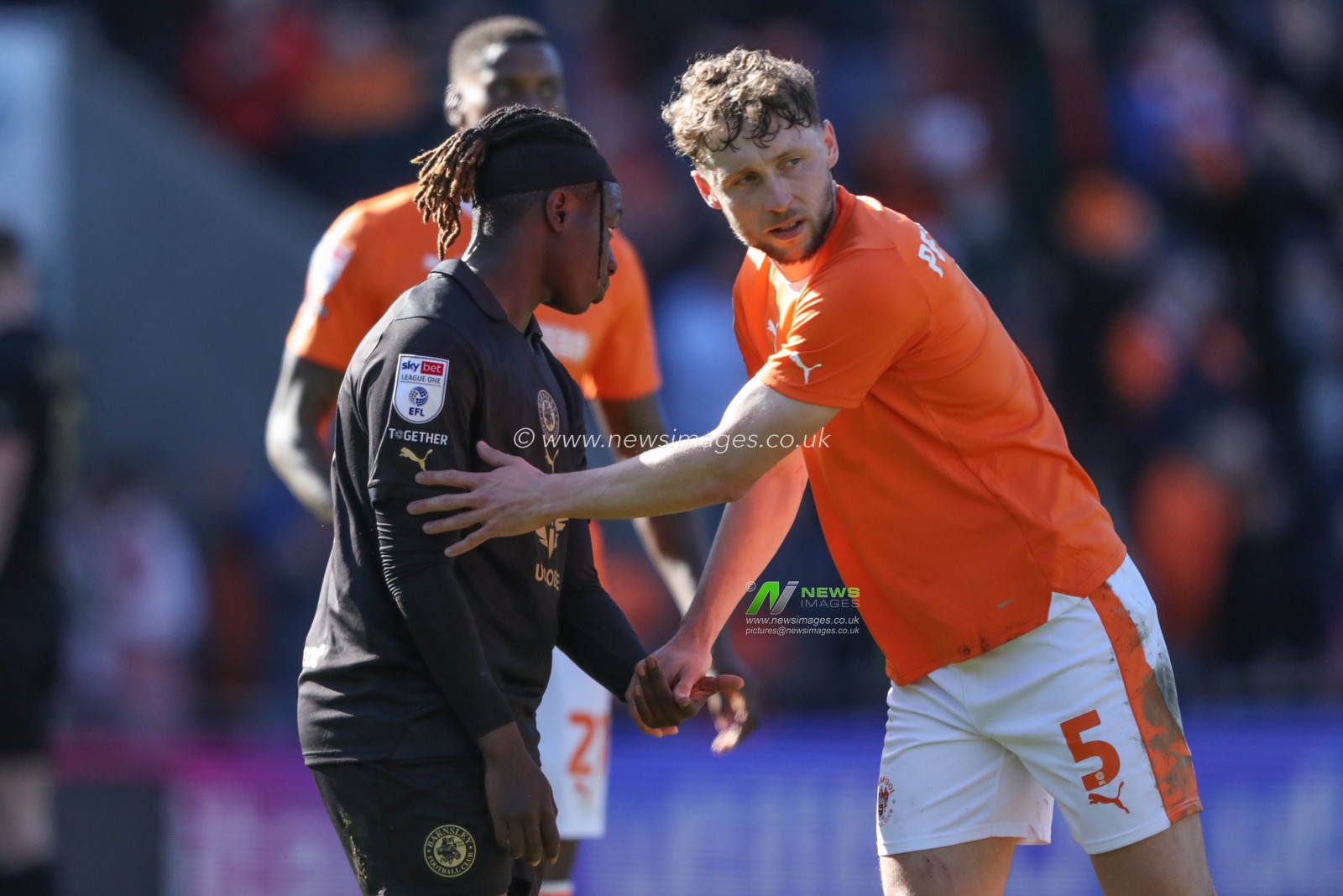 Matthew Pennington of Blackpool and FÃ¡bio JalÃ³ of Barnsley shake hands after the game during the Sky Bet League 1 match Blackpool vs Barnsley at Bloomfield Road, Blackpool, United Kingdom, 20th April 2024

(Photo by Alfie Cosgrove/News Images)