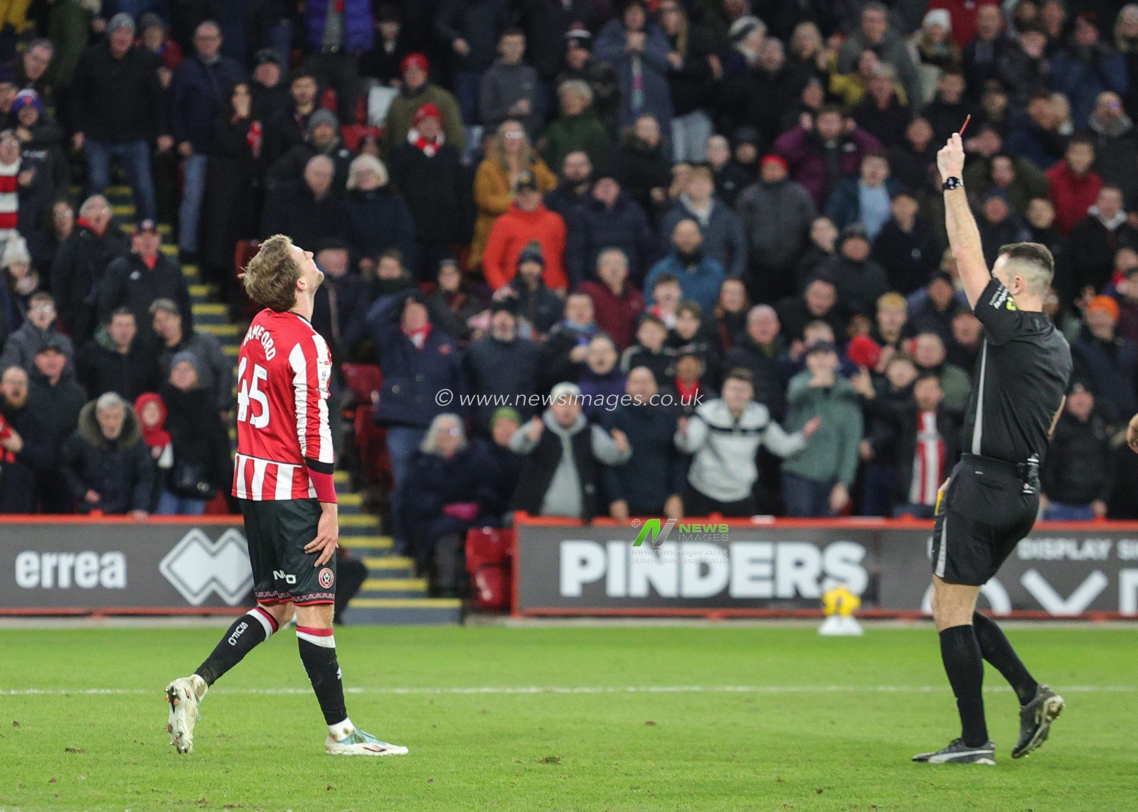 referee Tom Nield gives a red card to Patrick Bamford of Sheffield United during the Sky Bet Championship match Sheffield United vs Ipswich Town at Bramall Lane, Sheffield, United Kingdom, 24th January 2026

(Photo by Richard Bierton/News Images)