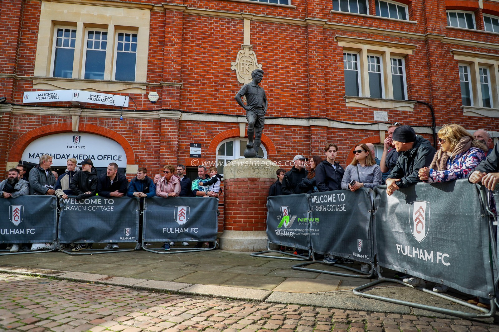 Fans wait for player arrivals outside of Craven Cottage prior to the Premier League match Fulham vs Aston Villa at Craven Cottage, London, United Kingdom, 19th October 2024

(Photo by Izzy Poles/News Images)