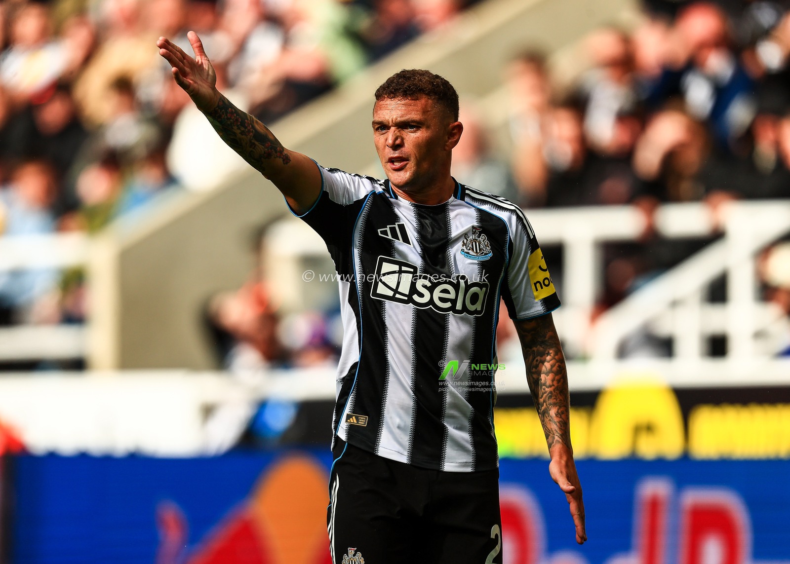 Kieran Trippier of Newcastle United during the Premier League match Newcastle United vs Wolverhampton Wanderers at St. James's Park, Newcastle, United Kingdom, 13th September 2025

(Photo by Richard Bierton/News Images)