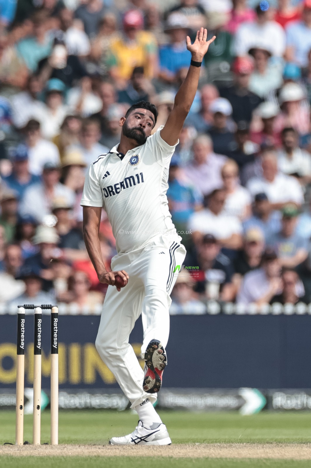 Mohammed Siraj of India delivers the ball during the 4th Rothesay Test Match match Day 3 England vs India at Old Trafford Cricket Ground, Manchester, United Kingdom, 25th July 2025

(Photo by Mark Cosgrove/News Images)
