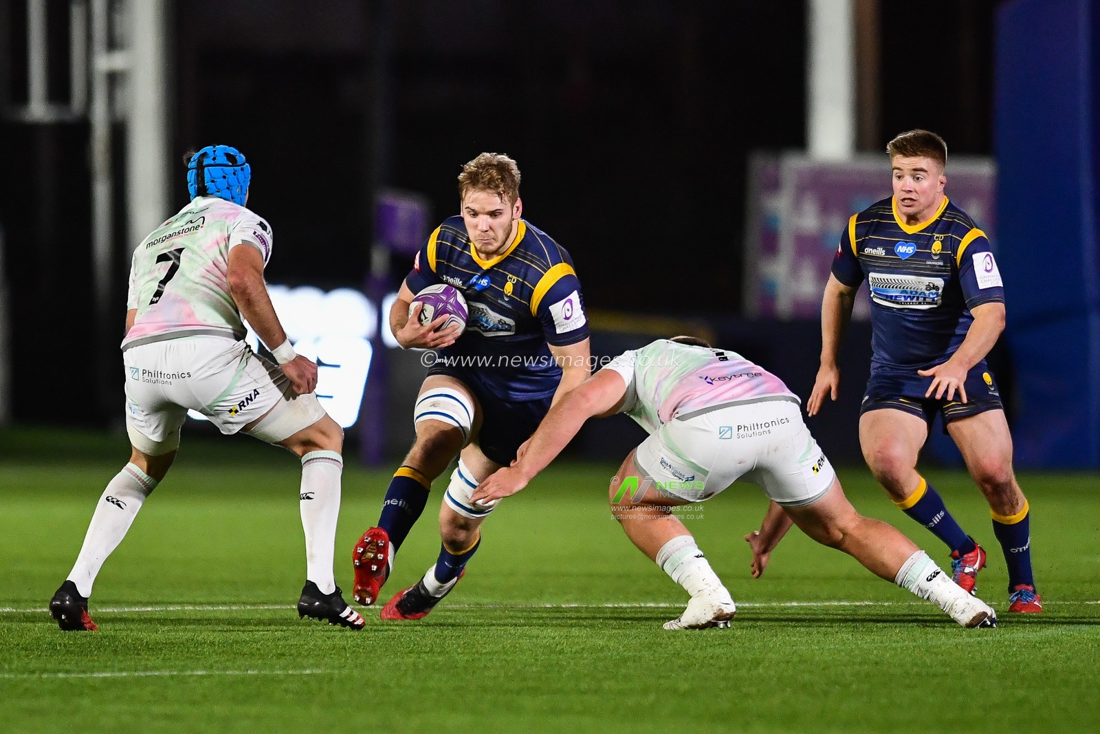 Justin Clegg of Worcester Warriors in action