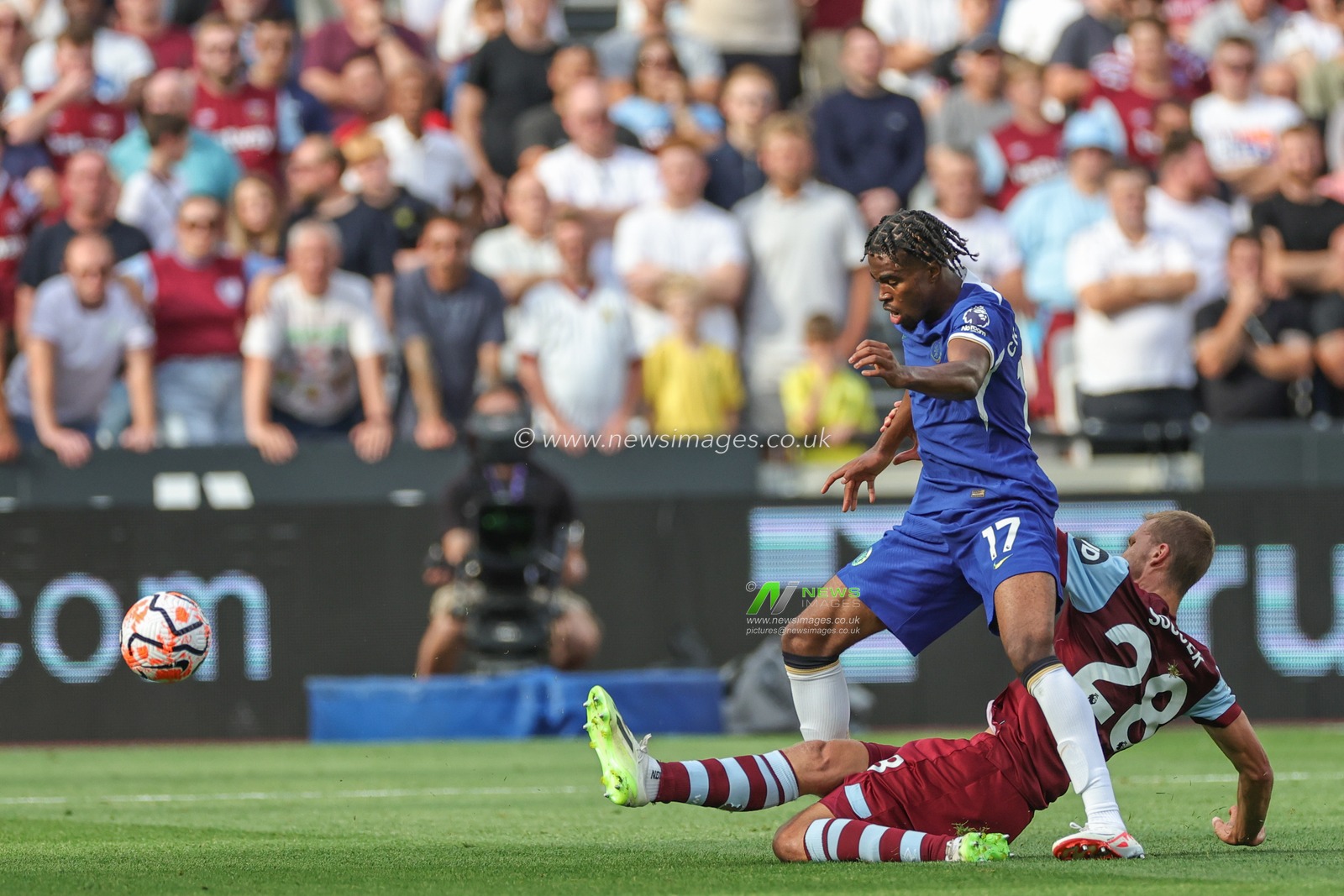 TomÃ¡Å¡ SouÄek #28 of West Ham United tackles Carney Chukwuemeka #17 of Chelsea during the Premier League match West Ham United vs Chelsea at London Stadium, London, United Kingdom, 20th August 2023

(Photo by Mark Cosgrove/News Images)