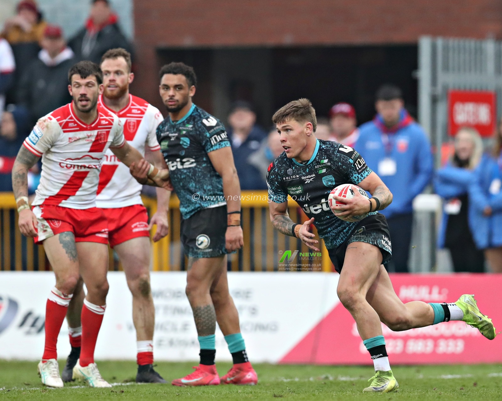 Keanan Brand of Leigh Leopards during the Betfred Super League Round 5 match Hull KR vs Leigh Leopards at Sewell Group Craven Park, Kingston upon Hull, United Kingdom, 22nd March 2025

(Photo by Sam Eaden/News Images)