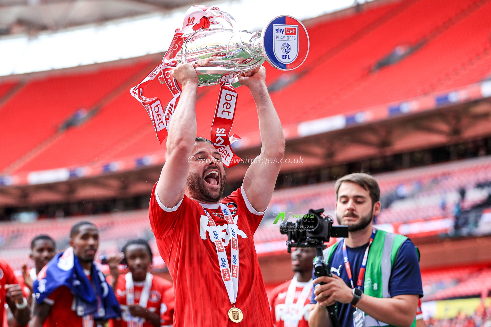 Macaulay Gillesphey of Charlton Athletic celebrate getting promotion back to the Sky Bet Championship after the Sky Bet League 1 Playoff Final match Charlton Athletic vs Leyton Orient at Wembley Stadium, London, United Kingdom, 25th May 2025

(Photo by Jorge Horsted/News Images)