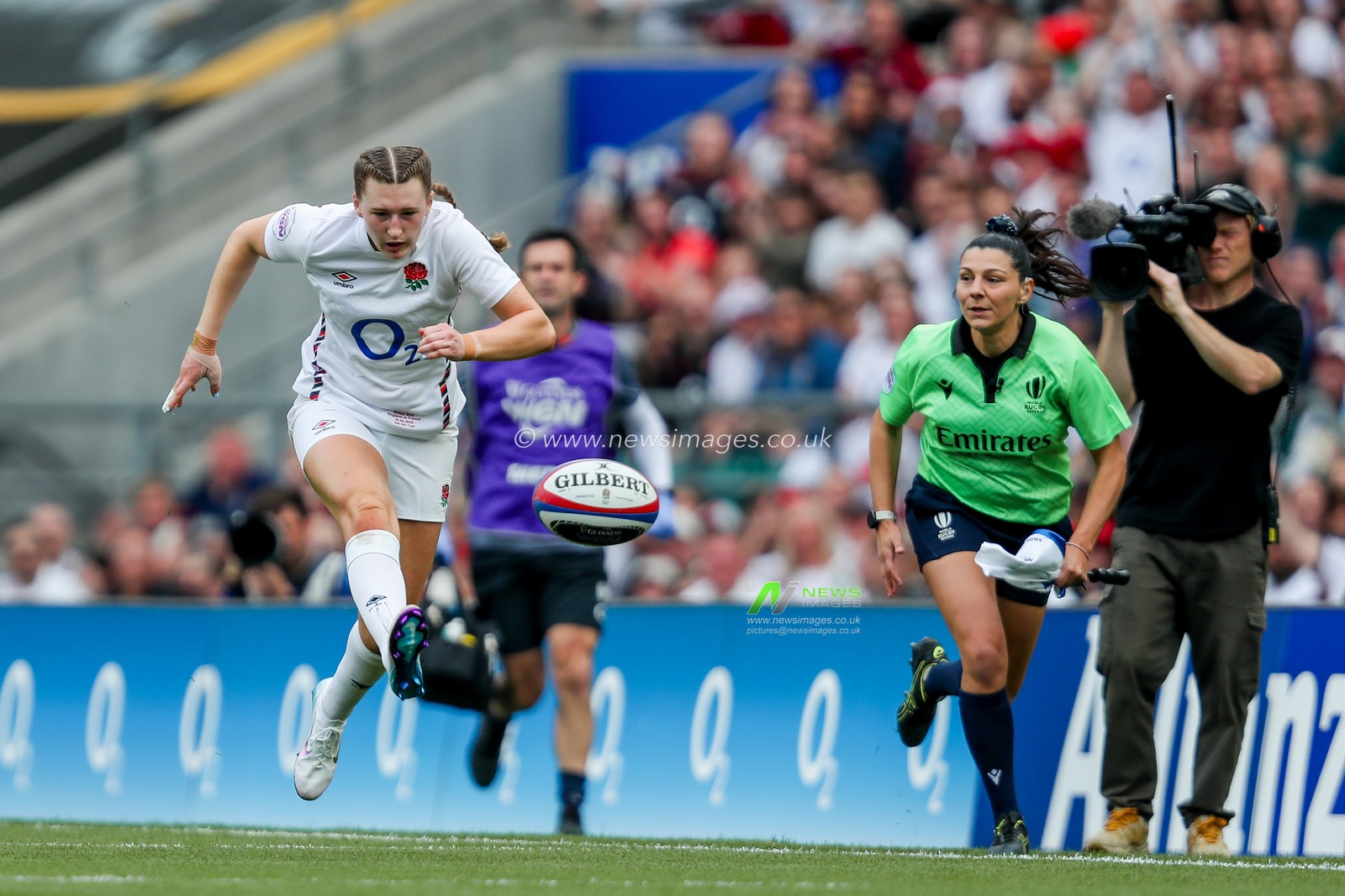 Emma Sing of England Women breaks with the ball during the 2025 Guinness Womenâ€™s Six Nations match England vs France at Allianz Stadium, Twickenham, United Kingdom, 26th April 2025

(Photo by Izzy Poles/News Images)