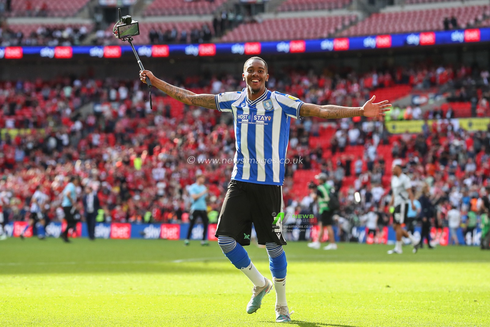 Jaden Brown #3 of Sheffield Wednesday celebrates his team's goal to make it 0-1 during the Sky Bet League 1 Play-off Final match Barnsley vs Sheffield Wednesday at Wembley Stadium, London, United Kingdom, 29th May 2023

(Photo by Gareth Evans/News Images)