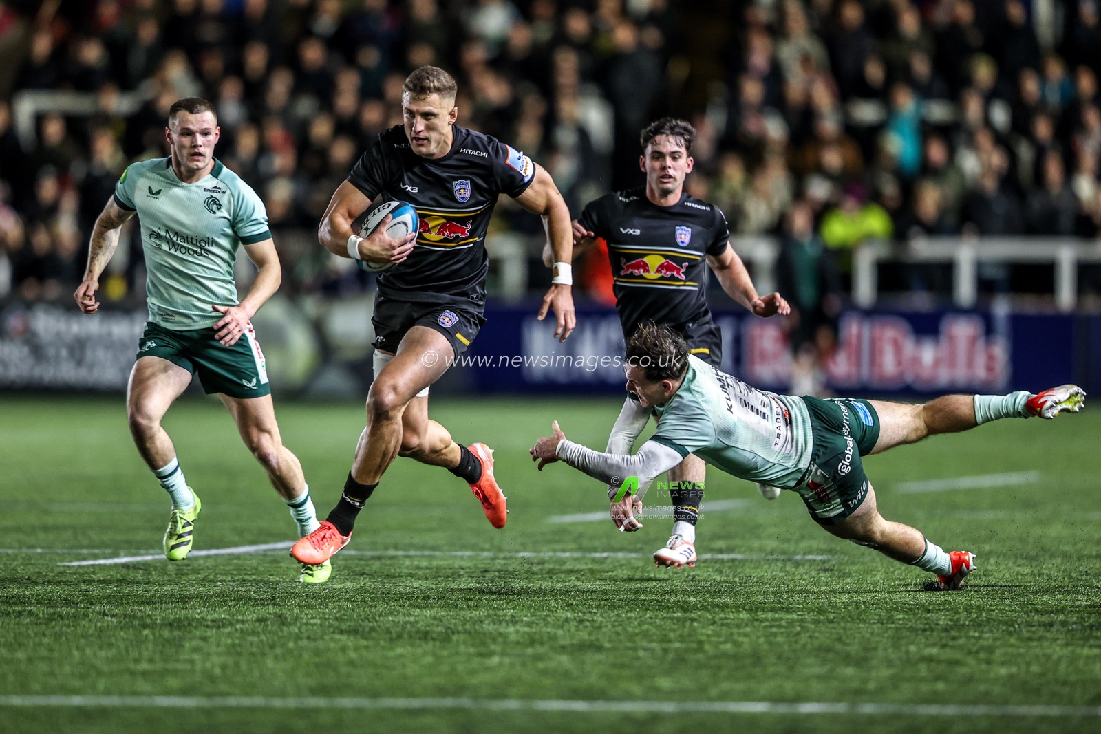 Stefan Coetzee of Newcastle Red Bulls evades a tackle from Will Wand of Leicester Tigers during the Premiership Rugby Cup match Newcastle Red Bulls vs Leicester Tigers at Kingston Park, Newcastle, United Kingdom, 31st October 2025

(Photo by Alfie Cosgrove/News Images)

*** GER AUT SUI OUT ***