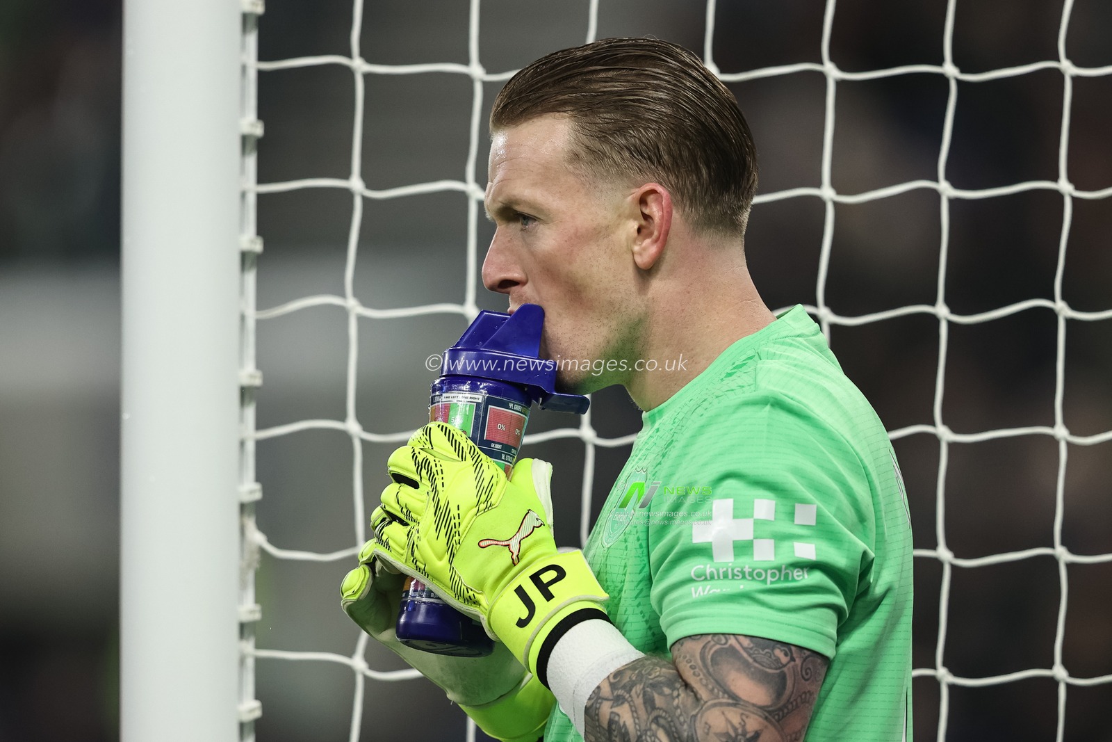 Everton goalkeeper Jordan Pickford takes a drink during the Premier League match Everton vs Leeds United at Hill Dickinson Stadium, Liverpool, United Kingdom, 26th January 2026

(Photo by Alfie Cosgrove/News Images)