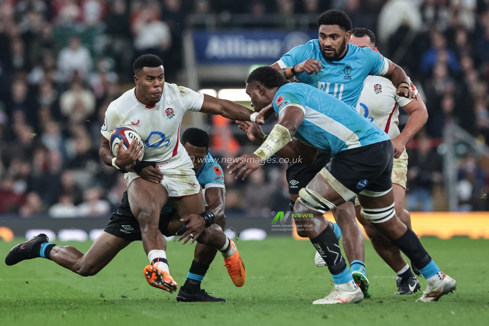 Immanuel Feyi-Waboso of England is tackled by Jiuta Wainiqolo and Vilame Mata of Fiji during the Quilter Nations Series 2025 match England vs Fiji at Allianz Stadium, Twickenham, United Kingdom, 8th November 2025

(Photo by Mark Cosgrove/News Images)

*** GER AUT SUI OUT ***