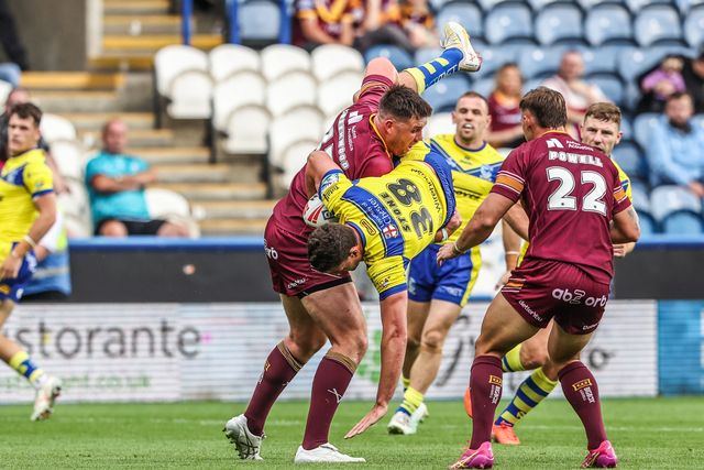 Sam Stone of Warrington Wolves is tackled by Joe Greenwood of Huddersfield Giants during the Betfred Super League Round 23 match Huddersfield Giants vs Warrington Wolves at Accu Stadium, Huddersfield, United Kingdom, 24th August 2025

(Photo by Alfie Cosgrove/News Images)