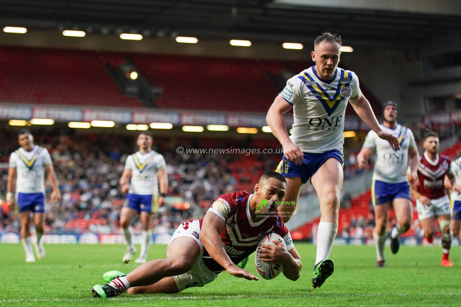 Wigan Warriors's Willie Isa scores his sides second try


25th May 2019 , Anfield Stadium, Liverpool, England; Dacia Magic Weekend, Betfred Super League Round 16, Wigan Warriors vs Warrington Wolves ; 

Credit: Terry Donnelly/News Images
