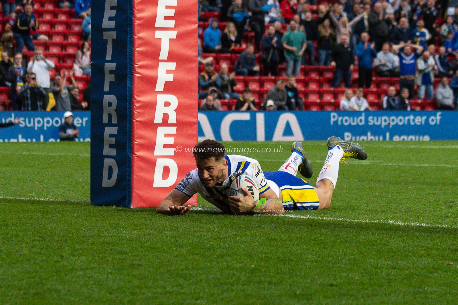 25th May 2019 , Anfield Stadium, Liverpool, England; Dacia Magic Weekend, Betfred Super League Round 16, Wigan Warriors vs Warrington Wolves ; Toby King (18) of Warrington Wolves scores a try

Credit: Craig Thomas/News Images