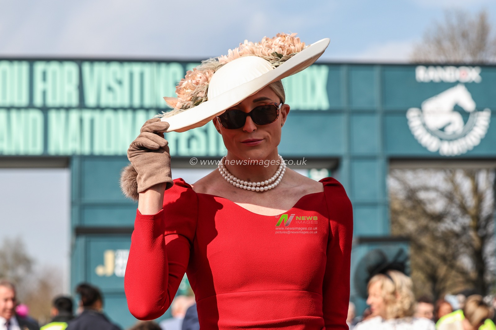 Ladies arrive on ladies day during the Randox Grand National 2025 Day 2 Ladies Day at Aintree Racecourse, Liverpool, United Kingdom, 4th April 2025

(Photo by Mark Cosgrove/News Images)