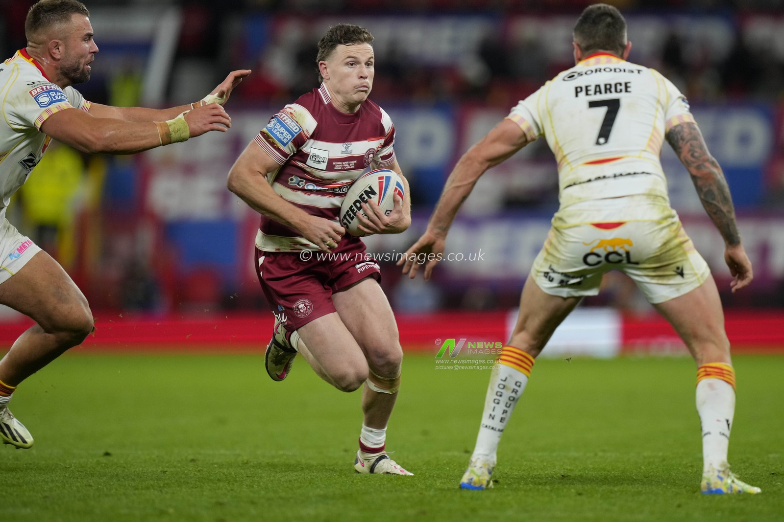 Jai Field #1 of Wigan Warriors runs at Mitchell Pearce #7 of Catalans Dragons during the Betfred Super League Grand Final match Wigan Warriors vs Catalans Dragons at Old Trafford, Manchester, United Kingdom, 14th October 2023

(Photo by Steve Flynn/News Images)