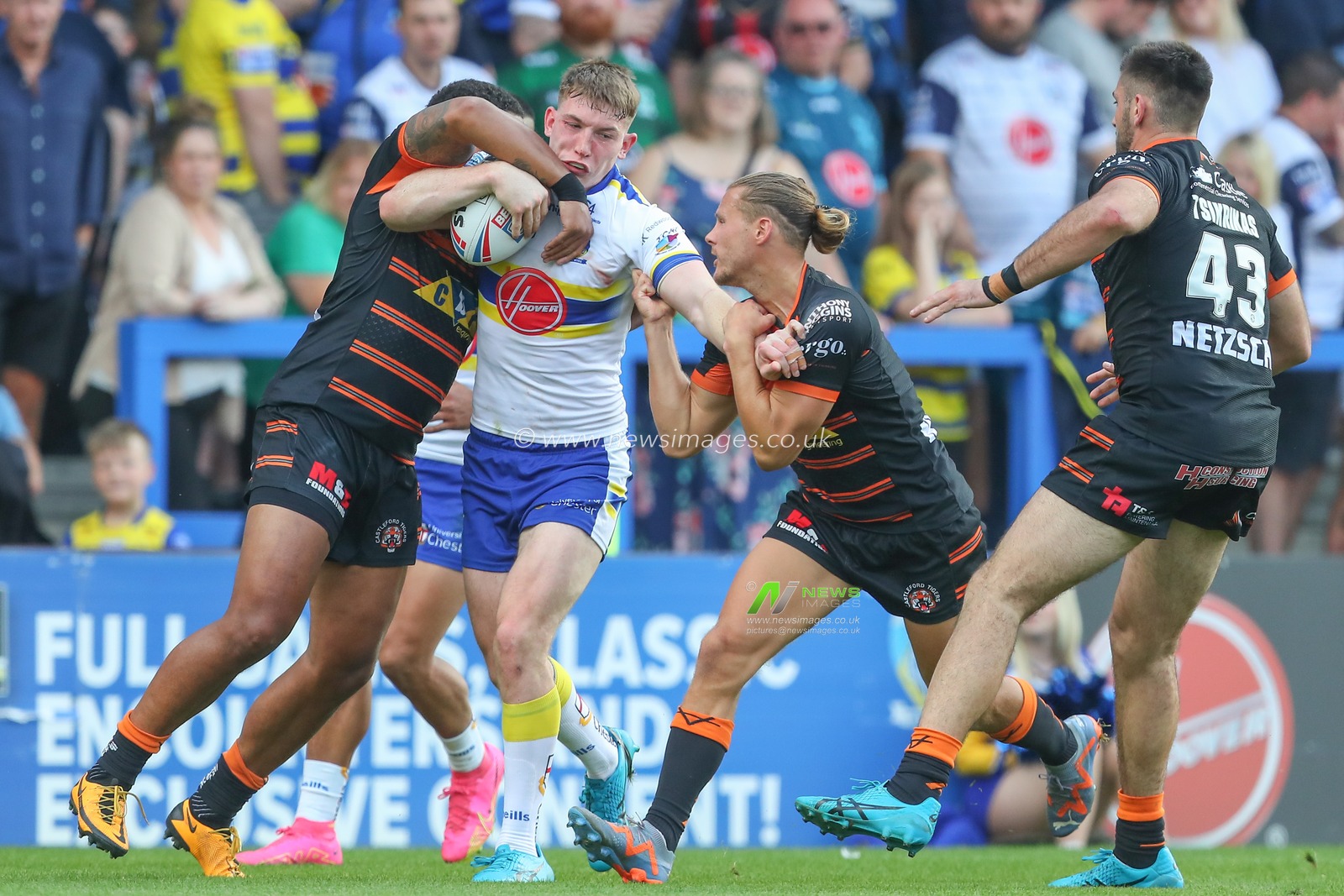 Matty Nicholson #12 of Warrington Wolves in action during the Betfred Super League Round 24 match Warrington Wolves vs Castleford Tigers at Halliwell Jones Stadium, Warrington, United Kingdom, 2nd September 2023

(Photo by Gareth Evans/News Images)