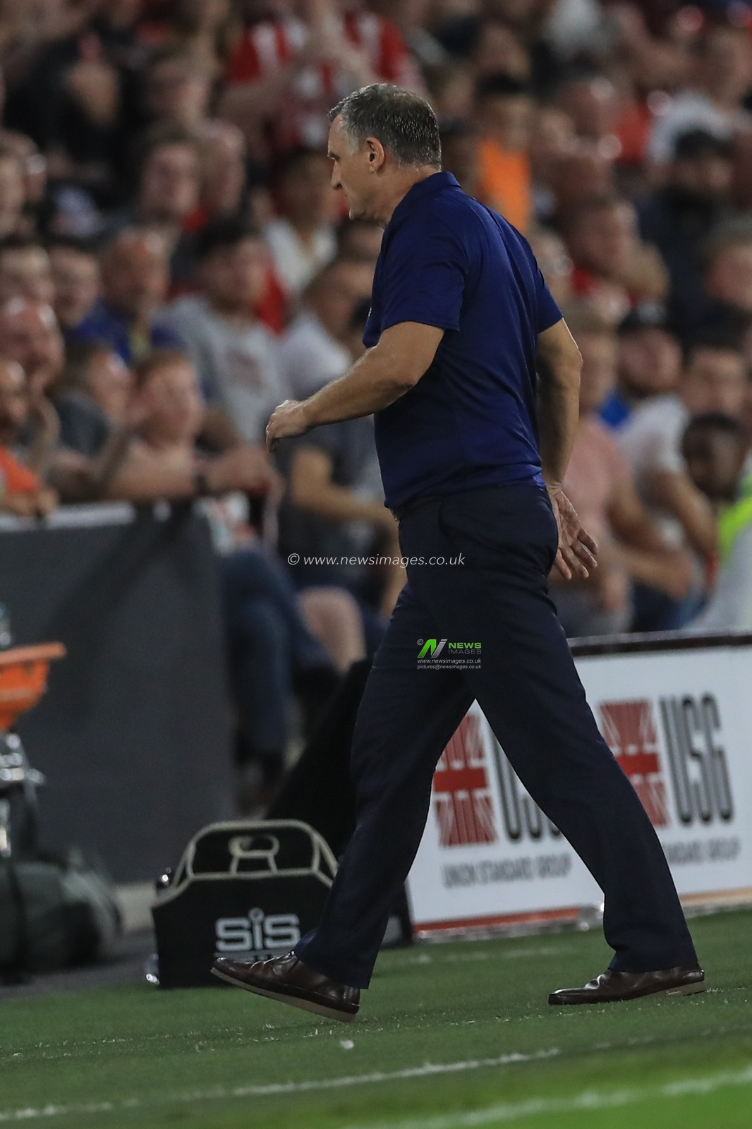 27th August 2019 , Bramall Lane, Sheffield, England; Carabao Cup Football, Second Round, Sheffield United vs Blackburn Rovers ; Blackburn Rovers Manager Tony Mowbray is sent to the stands by referee Geoff Eltringham


Credit: Mark Cosgrove/News Images

English Football League images are subject to DataCo Licence