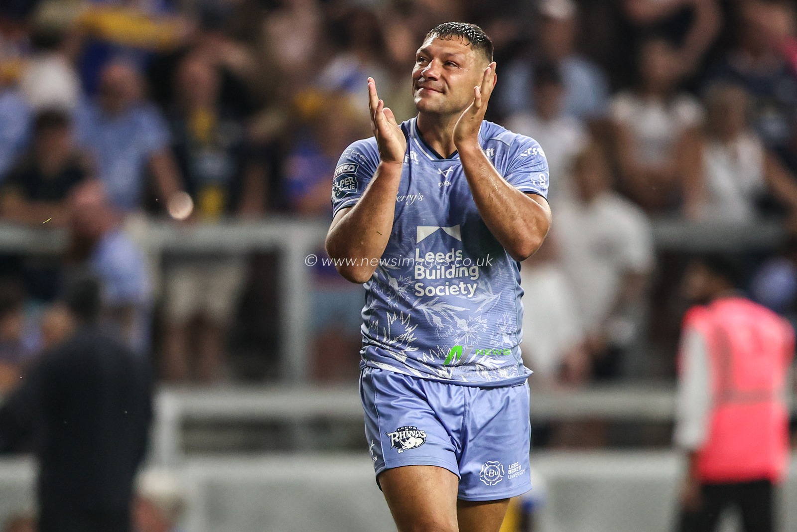 Ryan Hall of Leeds Rhinos applauds the fans after the game during the Betfred Super League round 16 match Leeds Rhinos vs Hull KR at AMT Headingley Stadium, Leeds, United Kingdom on 26 June 2026

(Photo by Alfie Cosgrove/News Images)