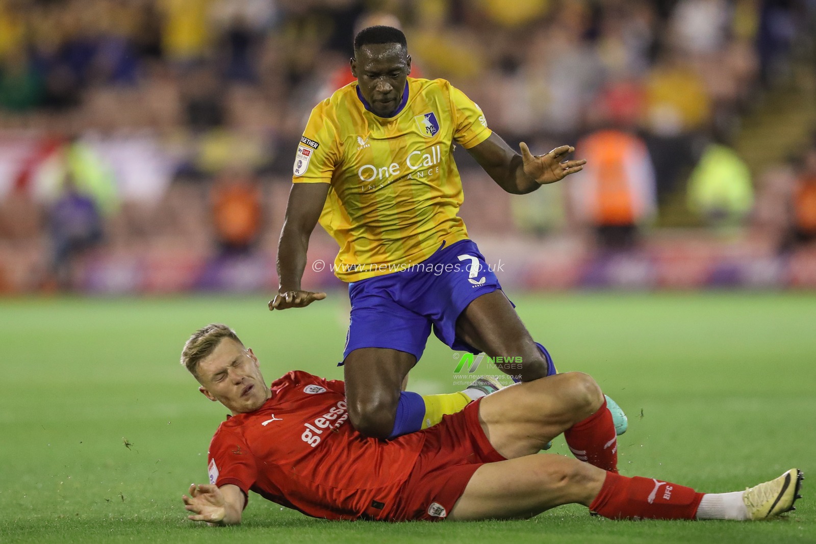 Sam Cosgrove of Barnsley collides with Lucas Akins Mansfield Town during the Sky Bet League 1 match Barnsley vs Mansfield Town at Oakwell, Barnsley, United Kingdom, 9th August 2024

(Photo by Alfie Cosgrove/News Images)