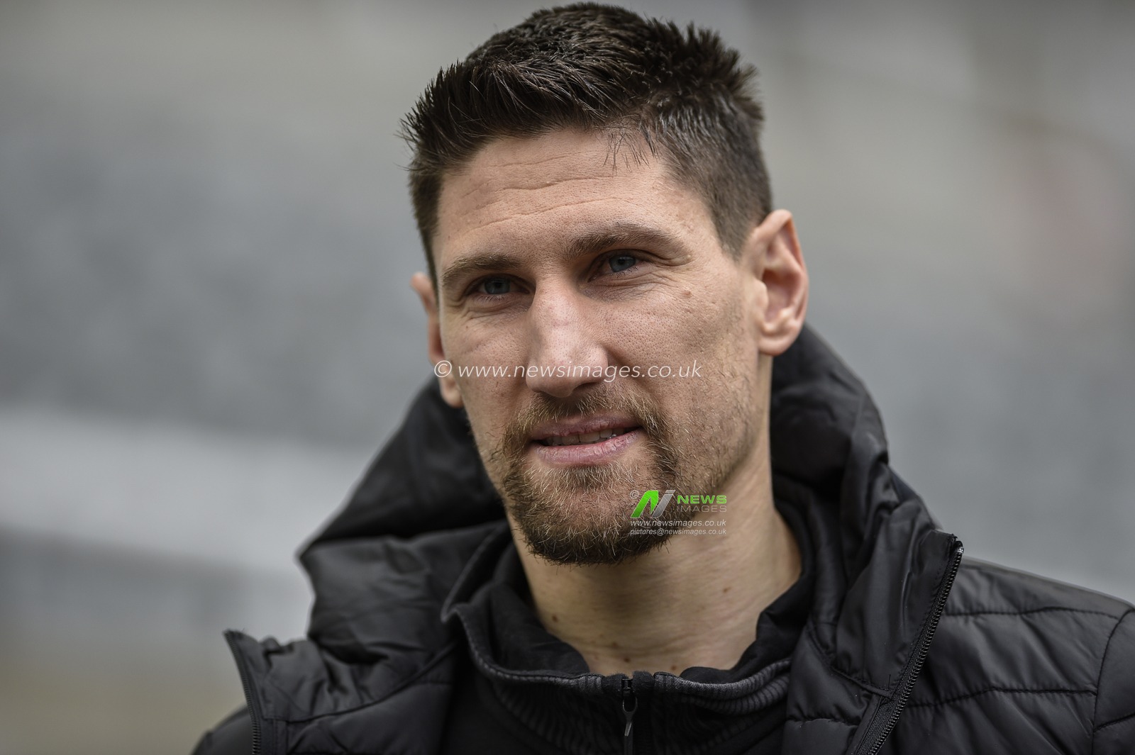1st February 2020, St. James's Park, Newcastle, England; Premier League, Newcastle United v Norwich City : Federico FernÃ¡ndez (18) of Newcastle United arrives at St. James' Park