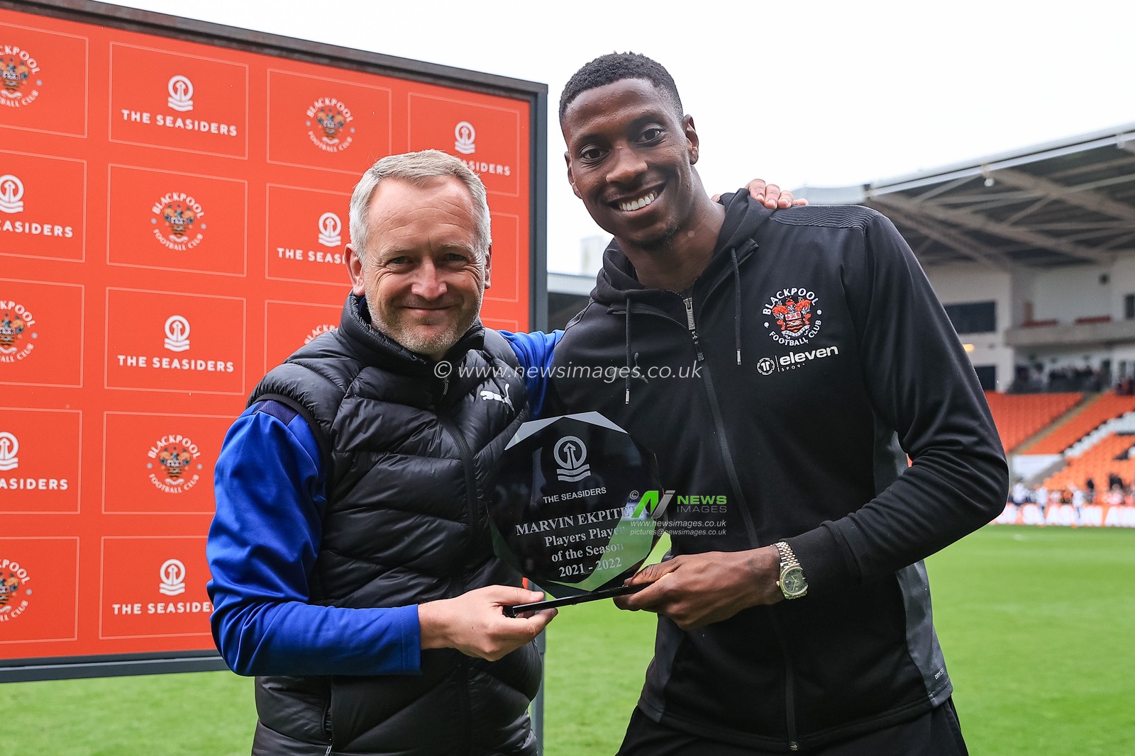 Neil Critchley head coach of Blackpool presents Marvin Ekpiteta #21 of Blackpool with the Seasiders Players Player of the year 2021-22