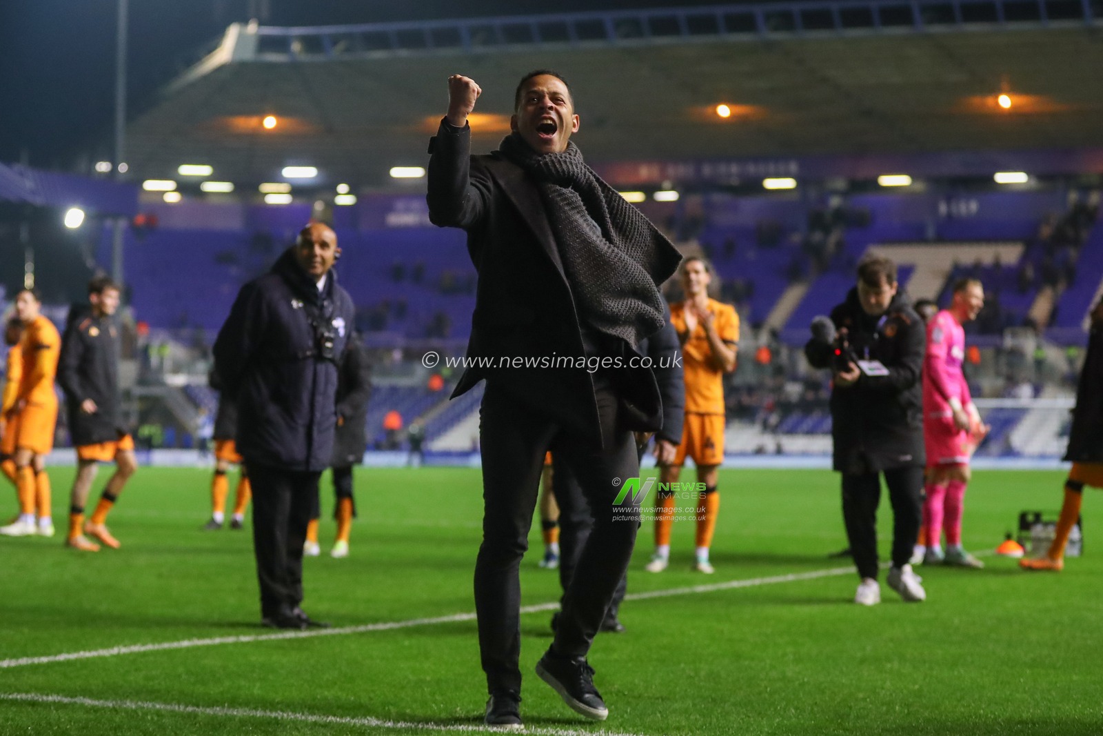 Liam Rosenior manager of Hull City celebrates his teams win after the Sky Bet Championship match Birmingham City vs Hull City at St Andrews, Birmingham, United Kingdom, 25th October 2023

(Photo by Gareth Evans/News Images)